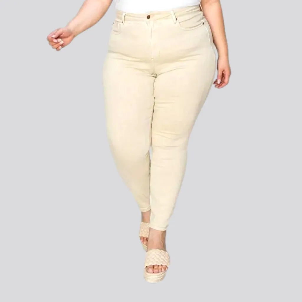 Plus-size high-waist jeans
 for women