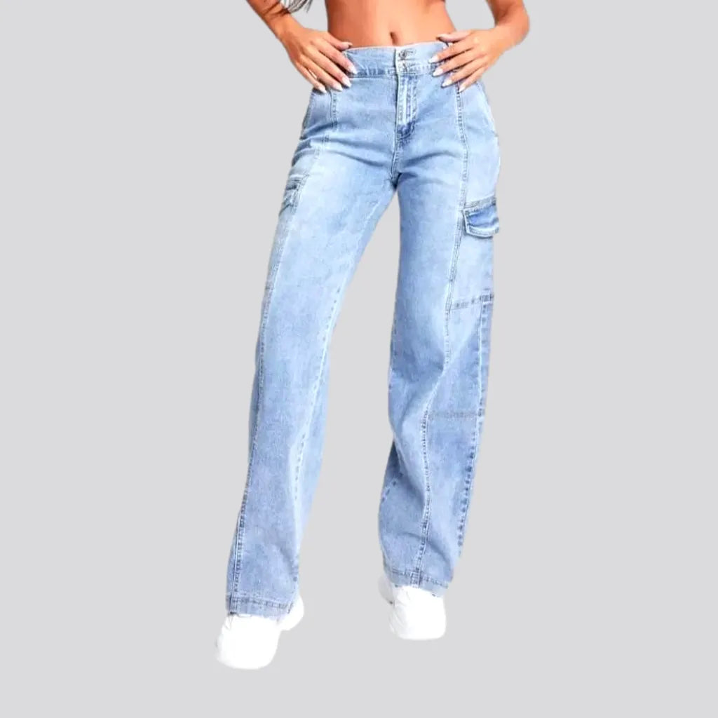 Light-wash mid-waist jeans for ladies