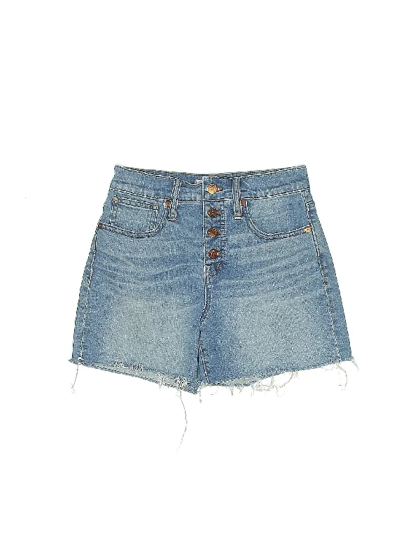 Low-Rise Denim Shorts in Medium Wash