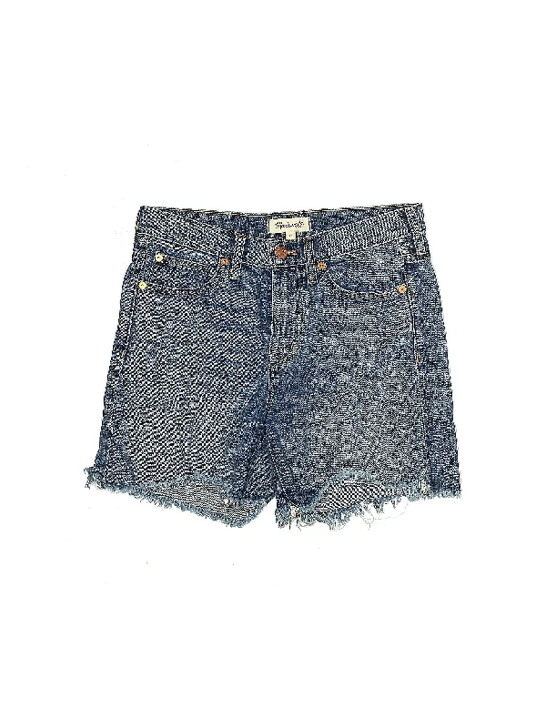 Low-Rise Denim Shorts in Medium Wash