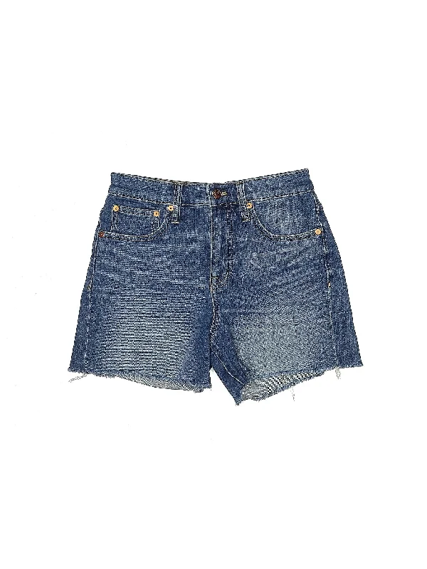 Low-Rise Denim Shorts in Medium Wash