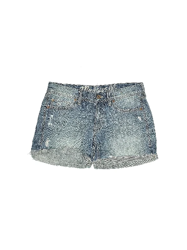 Low-Rise Denim Shorts in Light Wash