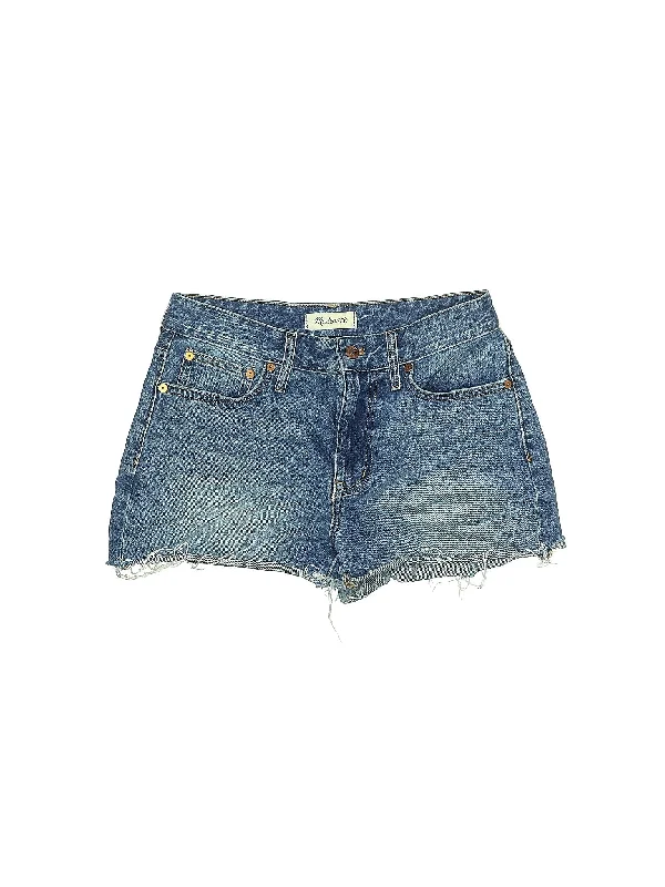 Low-Rise Denim Shorts in Medium Wash