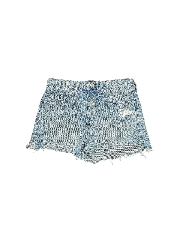 Low-Rise Denim Shorts in Light Wash