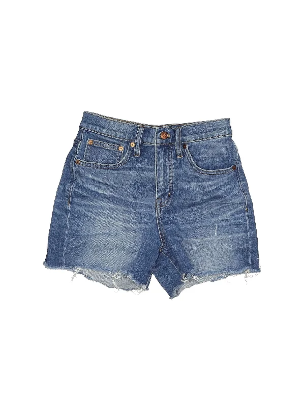 Low-Rise Denim Shorts in Medium Wash